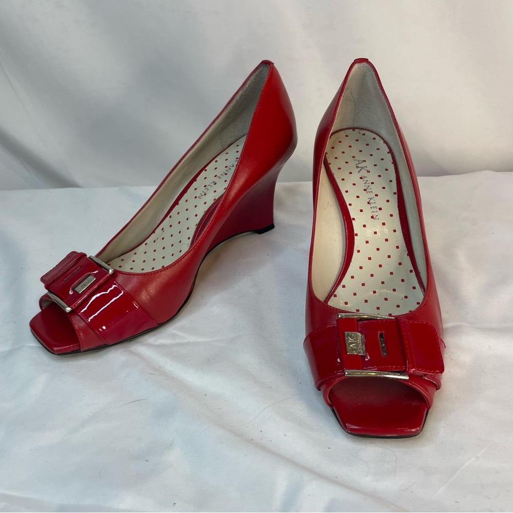 Red AK Anne Klein wedge heels with toe buckle detail size 6M peek a boo heel